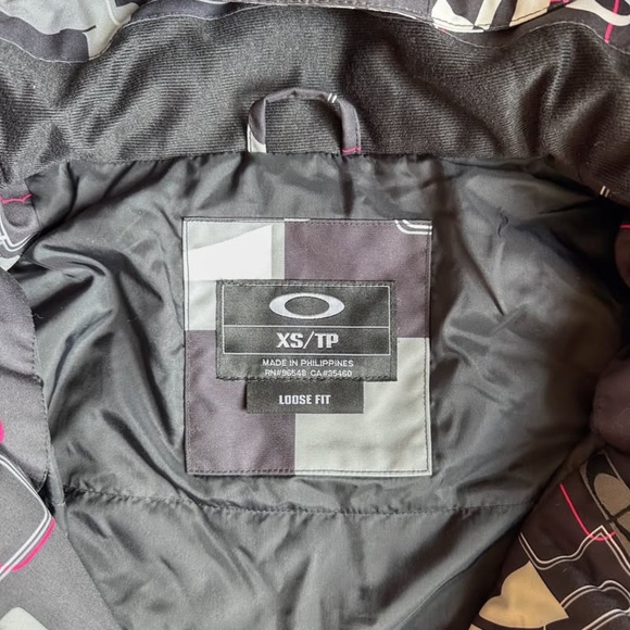Oakley Women's "On The Circuit" Snow/Ski Jacket, NWT - Picture 3 of 5